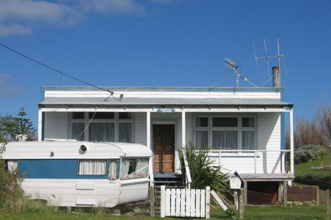 Photo of property in 48 Pratt Avenue, Foxton Beach, Foxton, 4815