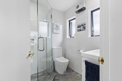 Photo of property in 11 Ruapehu Drive, Fitzherbert, Palmerston North, 4410