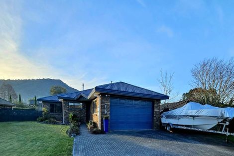 Photo of property in 4 Heaphy Place, Pukehangi, Rotorua, 3015
