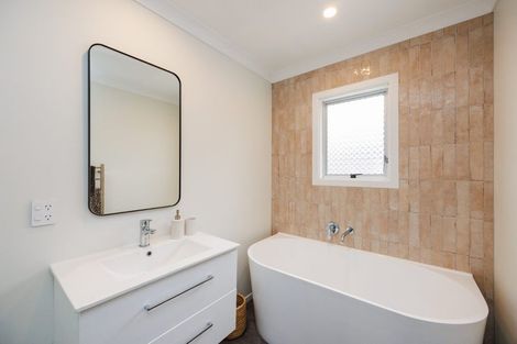 Photo of property in 9 Lyndale Place, Kelvin Grove, Palmerston North, 4414