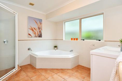 Photo of property in 31 Wairere Road, The Gardens, Auckland, 2105