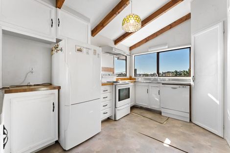Photo of property in 1/27 Kaipatiki Road, Glenfield, Auckland, 0629