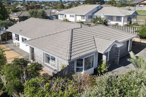 Photo of property in 8 Bluebird Crescent, Unsworth Heights, Auckland, 0632