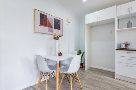 Photo of property in 70 Forrest Hill Road, Forrest Hill, Auckland, 0620