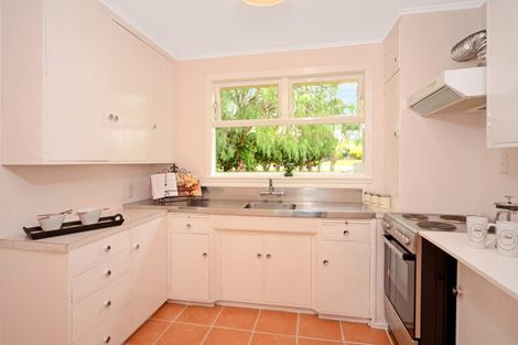 Photo of property in 9 Waverley Avenue, Glenfield, Auckland, 0629