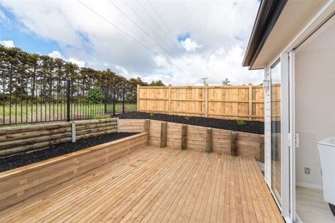 Photo of property in 13 Barrique Road, Kumeu, 0810