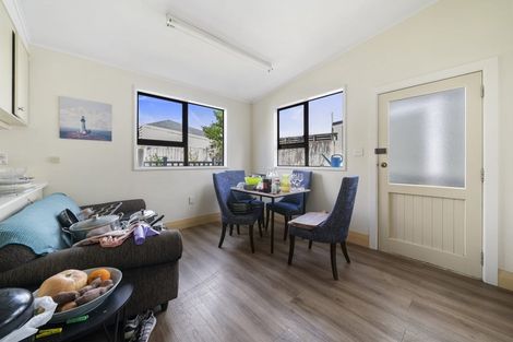 Photo of property in 8 Caroline Street, Mount Victoria, Wellington, 6011