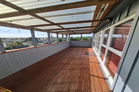 Photo of property in 39 Sunnyside Road, Sunnyvale, Auckland, 0612