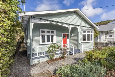 Photo of property in 39 Dee Street, Island Bay, Wellington, 6023