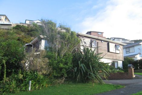Photo of property in 18 Ordley Grove, Tawa, Wellington, 5028