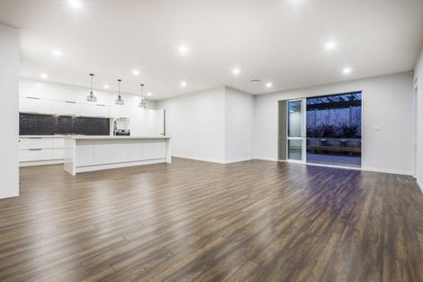 Photo of property in 8 Taraire Place, Orewa, 0931