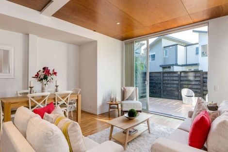 Photo of property in 2/3 Severn Street, Island Bay, Wellington, 6023