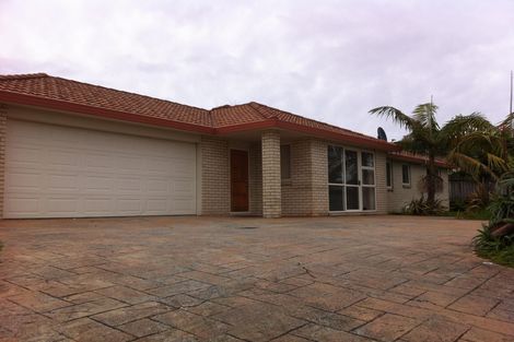 Photo of property in 11 Mt Lebanon Crescent, The Gardens, Auckland, 2105