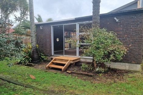 Photo of property in 3 Waters Place, New Lynn, Auckland, 0600