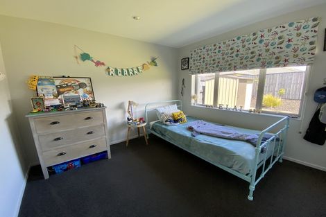 Photo of property in 9 Larmer Drive, Kumeu, 0810