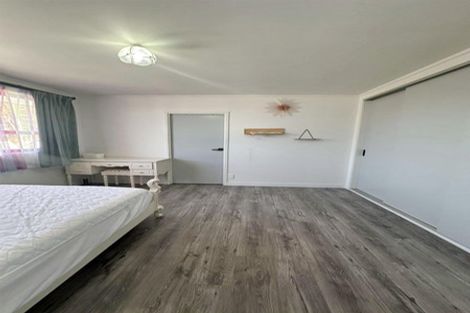 Photo of property in 46 Target Road, Totara Vale, Auckland, 0629