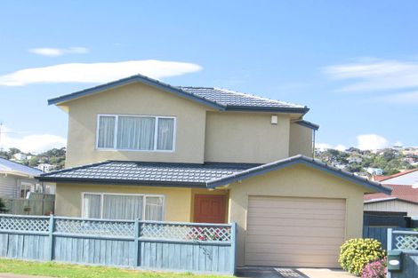 Photo of property in 74 Tauhinu Road, Miramar, Wellington, 6022