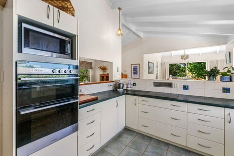 Photo of property in 98 Tiroroa Avenue, Te Atatu South, Auckland, 0610