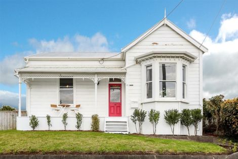Photo of property in 32 Belt Road, Moturoa, New Plymouth, 4310