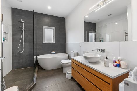 Photo of property in 79 Hobsonville Road, West Harbour, Auckland, 0618