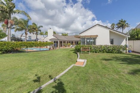 Photo of property in 84 Rushgreen Avenue, Pahurehure, Papakura, 2113