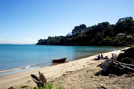 Photo of property in 1124 Whangaparaoa Road, Tindalls Beach, Whangaparaoa, 0930