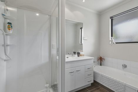 Photo of property in 11 North Foreland Street, Waihola, Milton, 9073