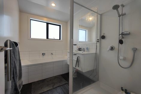 Photo of property in 15a Barclay Street, Newlands, Wellington, 6037