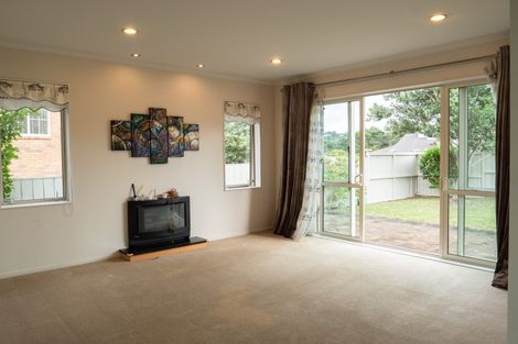 Photo of property in 4 Springvale Drive, Fairview Heights, Auckland, 0632