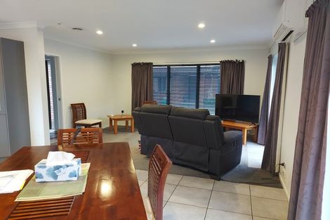 Photo of property in 76 Lough Bourne Drive, Pukekohe, 2120