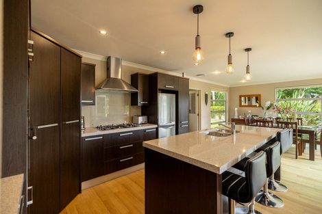 Photo of property in 8 Titirangi Drive, Fitzherbert, Palmerston North, 4471