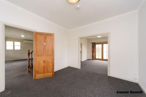 Photo of property in 5 Rangitira Avenue, Palmerston North, 4414
