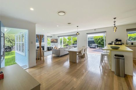 Photo of property in 15 Argyle Street, Waipu, 0510