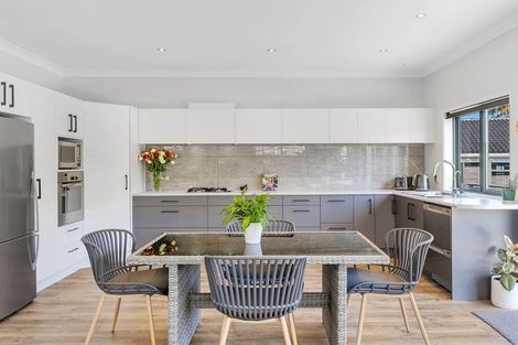 Photo of property in 12 Dowling Grove, Silverstream, Upper Hutt, 5019