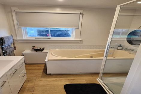 Photo of property in 10 Paraekaretu Street, Hunterville, 4730