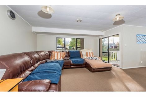 Photo of property in 1b Celmisia Place, Weymouth, Auckland, 2103