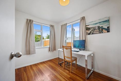 Photo of property in 15 Moffat Road, Red Beach, 0932