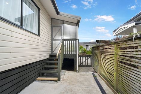 Photo of property in 124a Golf Road, New Lynn, Auckland, 0600
