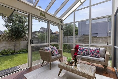 Photo of property in 22 The Esplanade, Eastern Beach, Auckland, 2012