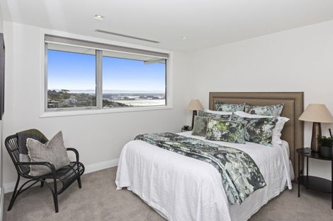 Photo of property in 15 Omeo Crescent, Redcliffs, Christchurch, 8081