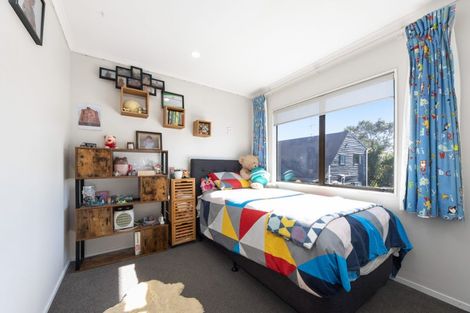 Photo of property in 121 Godley Road, Green Bay, Auckland, 0604