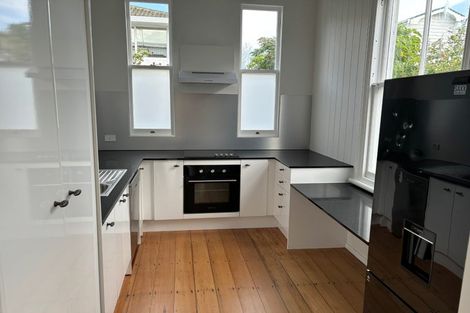 Photo of property in 1/30 Princes Street, Northcote Point, Auckland, 0627