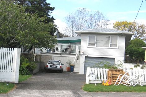 Photo of property in 15 Rerewai Place, Kelston, Auckland, 0602