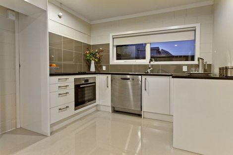 Photo of property in 134 East Coast Road, Forrest Hill, Auckland, 0620