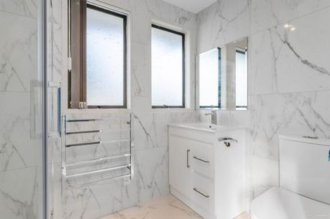 Photo of property in 2/42 Sutton Crescent, Papakura, 2110