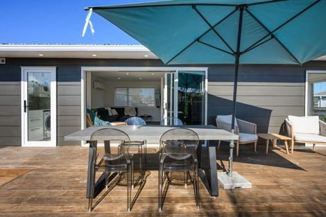 Photo of property in 10 Gladys Place, Kelvin Grove, Palmerston North, 4414