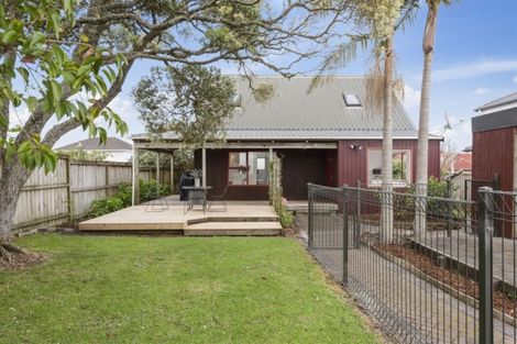 Photo of property in 2/18 Strid Road, Te Atatu South, Auckland, 0610