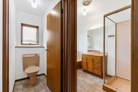 Photo of property in 11 Unsworth Drive, Unsworth Heights, Auckland, 0632