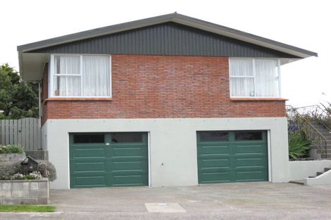 Photo of property in 14 Montana Place, Merrilands, New Plymouth, 4312