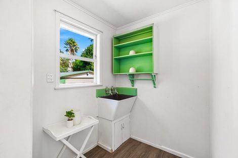 Photo of property in 1 Normandy Place, Henderson, Auckland, 0610